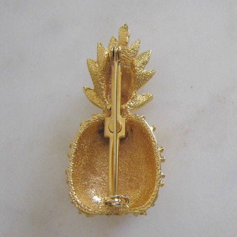 Vintage Gold tone Fruit pineapple Brooch Costume jewelry holiday for women birthday anniversary retirement graduation wedding engagement