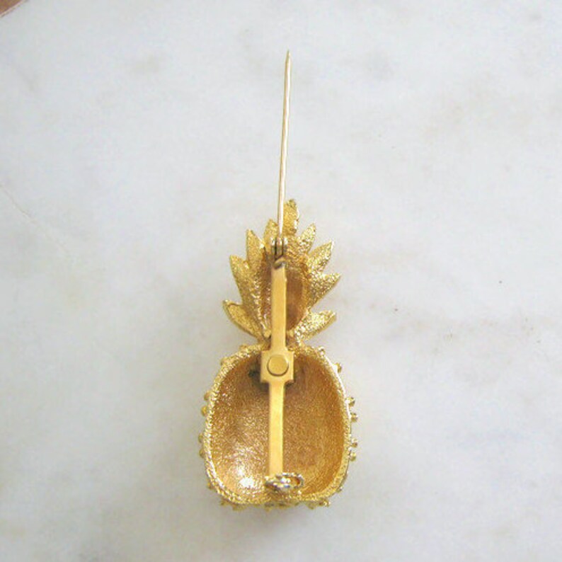 Vintage Gold tone Fruit pineapple Brooch Costume jewelry holiday for women birthday anniversary retirement graduation wedding engagement