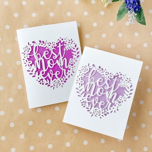 Tarjeta de felicitación recortada con papel "La mejor mamá del mundo" / Día de la Madre, diseño de arte en papel caprichoso, corona floral, tarjeta recortada con papel