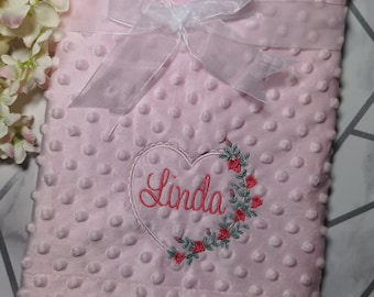 Manta de bebé personalizada con rosas y corazones, bordada, súper suave, para recién nacidas, regalo de bautizo, recuerdo de bautismo, personalizada.