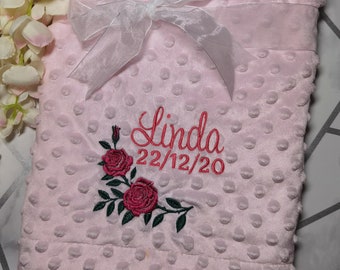 Manta de bebé personalizada con nombre, fecha y rosas, bordada, súper suave, regalo de bautizo para recién nacidas, recuerdo de bautismo personalizado para recién nacidas.