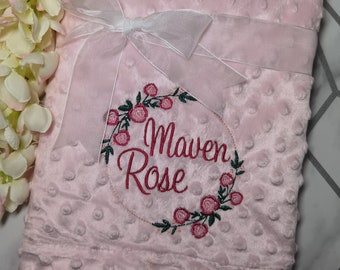 Corona de flores personalizada con rosas, manta para bebé bordada, súper suave, para niñas recién nacidas, regalo de bautizo, recuerdo de bautismo, personalizado para recién nacidos.