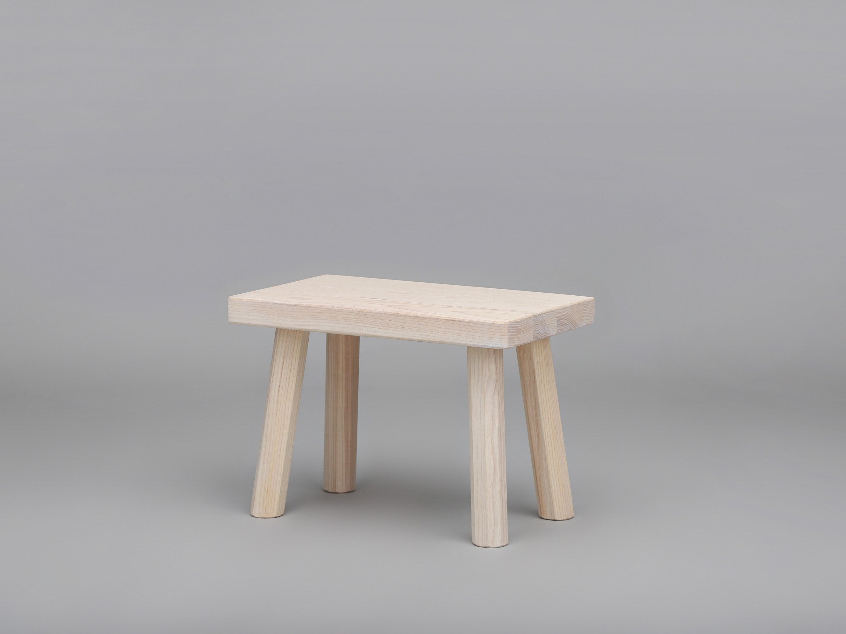 petit tabouret de jardin blanc, petit banc en bois, bois pour plante, marchepied plante