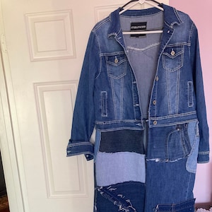 Återvunnen denimkappa i patchwork: Frasade sömmar, XL