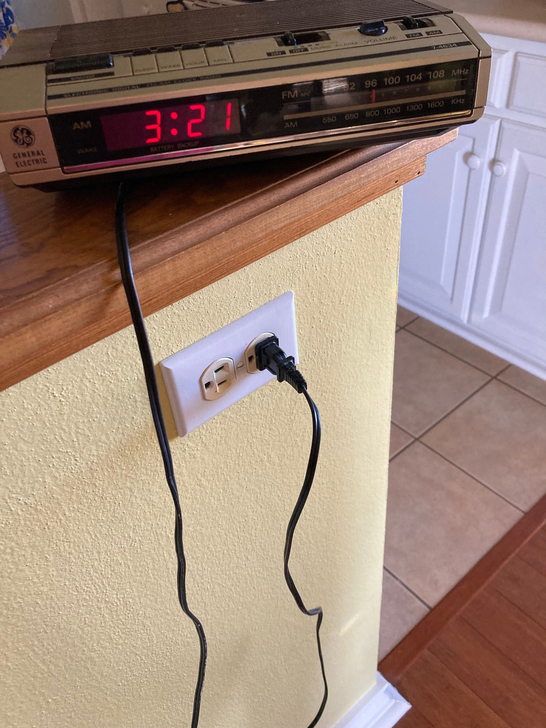 Vintage Alarm Clock Radio. A True Vintage Piece. Collector's Item Radio