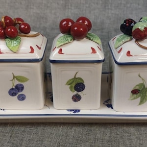 Villeroy de bosh Three jars on plate