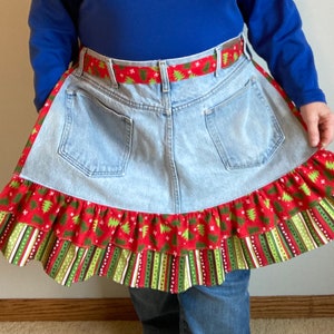 Delantal de Navidad; delantal de mezclilla; delantal de jeans; Delantal grande; vaqueros reciclados; Delantal de árbol de Navidad