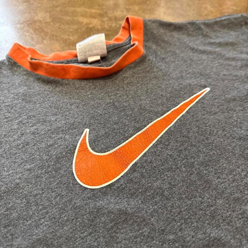 Vintage 90s Grey + Orange Nike tee image 3