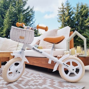 Wiklibox Weiden Fahrradkorb für Kinder MINI DUMPY in der Farbe WEISS auf Gürtel montiert. Laufradkorb. Roller Korb