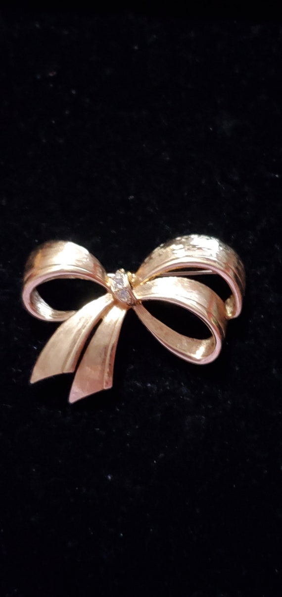 Vintage Avon brooch