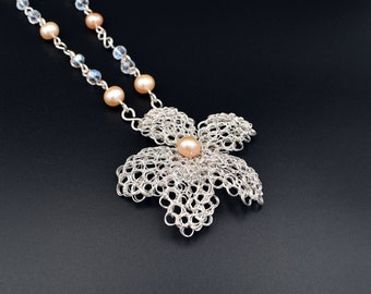 Flower Pendant Necklace, Pearl Necklace, Bridal Necklace, Pearl Link Necklace, Elegant Necklace for Woman