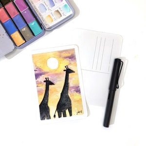 Illustration d’aquarelle animale - Carte postale peinte à la main A6 - Girafes au coucher du soleil