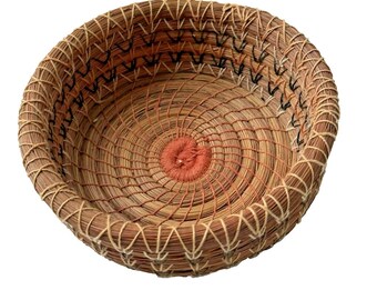Panier vintage tressé à la main en aiguilles de pin – Art tissé à la main