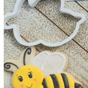 Bumblebee and Hive Cookie Cutters Bumblebee (side)