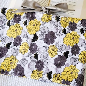Pochette argentée inspirée du jardin, livre livresque, cadeau, rat de bibliothèque, liseuse, housse pour tablette, housse pour iPad, étui, fleurs, fait main
