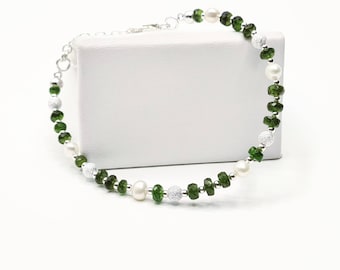 Pulsera de perla barroca y diópsido cromado en plata de ley