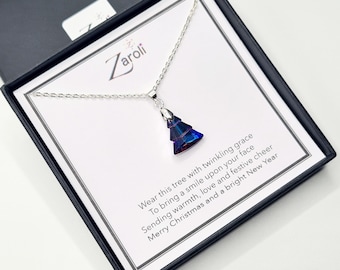 Collar con colgante de árbol de Navidad de cristal iridiscente, regalo de Navidad en tarjeta con poema, tonos azules y morados.