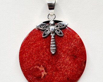Collar de coral rojo con mariposa en plata de ley