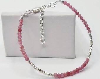 Pulsera delicada de turmalina rosa en plata fina y de ley