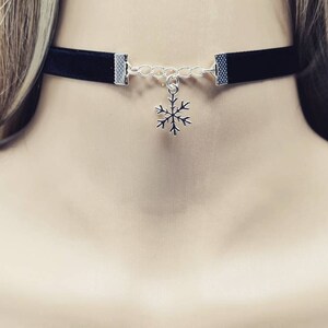 Snowflake choker hotsell