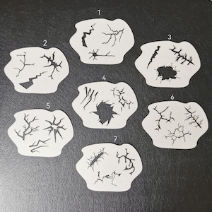 Op de afbeelding: Zeven verschillende craquelé-effect sjablonen, genummerd van 1 tot 7, voor gebruik in knutsel- en decoratieprojecten.