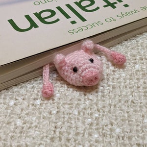 Squeezed piglet bookmark, pig lover keen reader teacher assistant gift, gender neutral nerd, booklover present, personalised funny bookmark