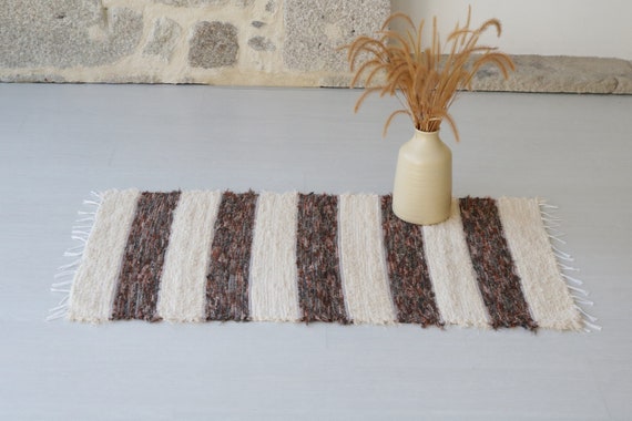 Small handwoven striped rug, bath mat, bedside rug, cotton striped rug, geometric rug, tapis de salle de bain, Badteppich, beiger Teppich