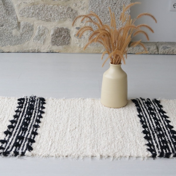 Petit tapis noir et crème tissé à la main, tapis de salle de bain, tapis de chevet, tapis géométrique, tapis bohème tapis en coton noir, tapis rustique décoration bohème