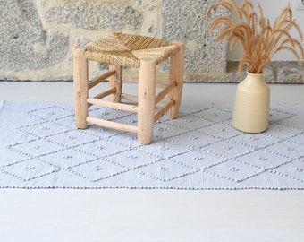 Medium gray rug, bathroom rug, kitchen rug, bedroom rug, bedside rug, gray geometric rug, washable rug, sustainable rug, scandi rug