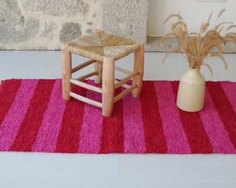 Medium red and pink rug, striped rug, bathroom rug, kitchen rug, bedroom rug, nursery decoration, entry rug, roter und rosa Teppich
