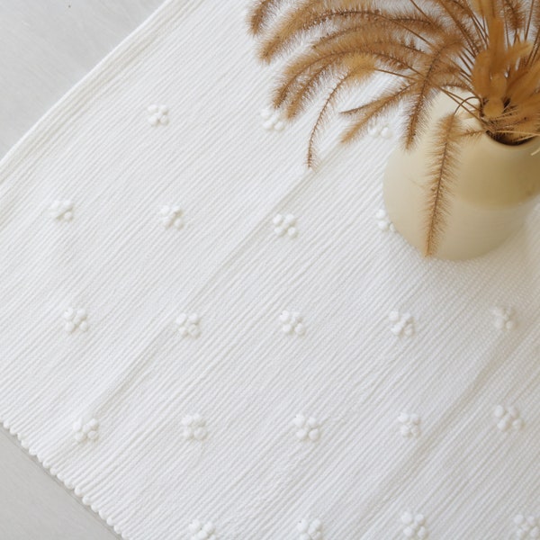 Petit tapis de perles blanches tissé à la main, tapis de bain, tapis de chevet, tapis pour enfants, tapis portugais, tapis géométrique, alfombra blanca, tapis blanc, weißer Teppich.