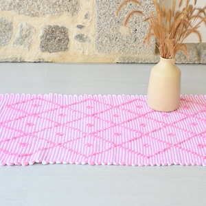 Small striped pink and white rug, bath mat, bedside rug,nursery rug, Portuguese geometric rug, pink rug, rosa gestreifter teppich