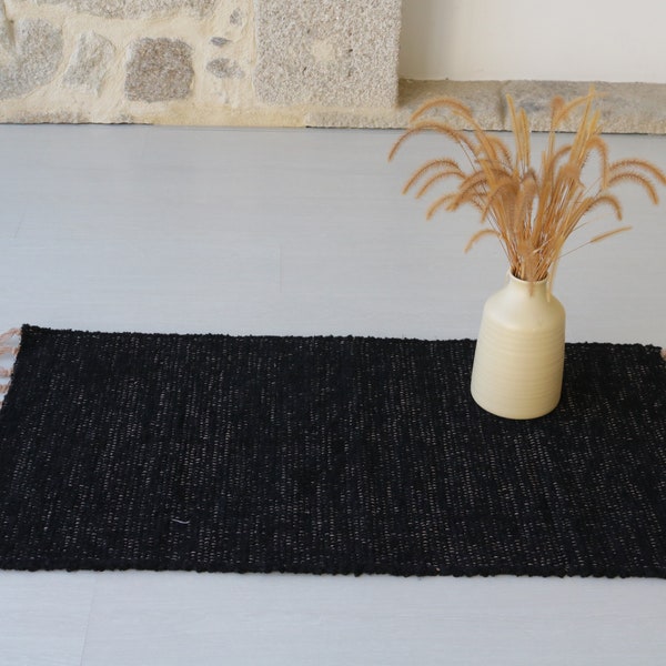 Small handwoven black rug, black cotton rug, bathroom rug, bedroom rug, shower rug, washable rug, kitchen rug, schwarzer Teppich, tapis noir