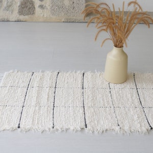 Small handwoven cream rug, cream cotton rug, bathroom rug, bedroom rug, shower rug, tapis de bain, tapis scandinave, bohemian rug