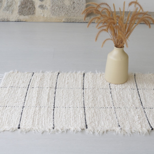 Small handwoven cream rug, cream cotton rug, bathroom rug, bedroom rug, shower rug, tapis de bain, tapis scandinave, bohemian rug