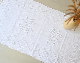 Medium white rug, white geometric rug, bathroom rug, kitchen rug, bedroom rug, nursery rug, machine washable rug, flower rug english