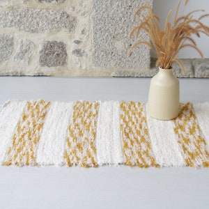 Petit tapis écru et jaune, tapis de salle de bain, tapis de douche, tapis de chevet, tapis de cuisine, gelber teppich, cadeau maman, déco bohème image 1