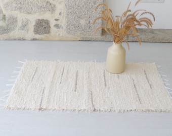 Petit tapis écru et beige tissé à la main, tapis de bain, tapis de chevet, tapis pour enfants, tapis portugais, tapis géométrique, tapis écru, tapis scandi, Ecru-Teppich