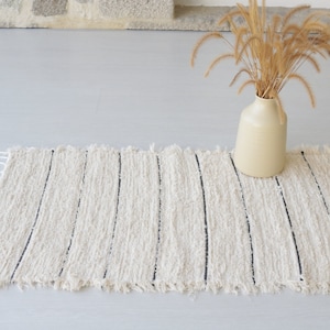 Kleiner handgewebter cremefarbener Teppich, Schlafzimmerteppich aus Baumwolle, Boho-Dekor, Küchenteppich, Kinderzimmerteppich, waschbarer handgewebter Teppich.