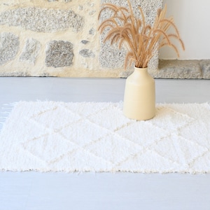 Small white pearl rug, diamond motif rug, bathroom rug, bath mat, bedside rug, kitchen rug, soft rug, washable rug, bain rug, boho rug