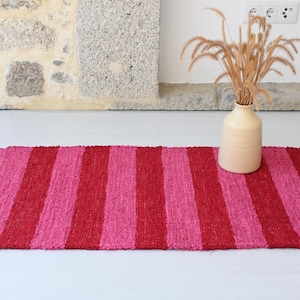 Kleiner gestreifter rosa und roter Teppich, Badezimmerteppich, Duschteppich, Schlafzimmerteppich, Küchenteppich, Eingangsteppich, farbiger Teppich, süßer Teppich, geometrischer Teppich