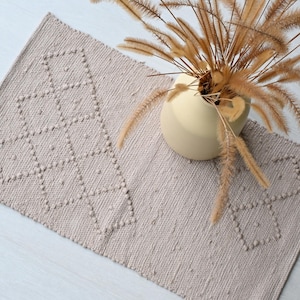 Mini taupe rug, beige rug, entry rug, shower rug, bathroom rug, geometric rug, bath rug, rug with knots, contemporary rug, washable rug