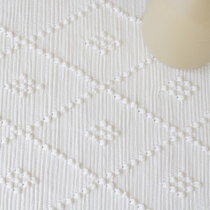 Pequeña alfombra perla blanca con algunas manchas amarillas, alfombra de baño, alfombra junto a la cama, alfombra para niños, alfombra portuguesa, alfombra geométrica, tapis blanc, weißer Teppich imagen 5