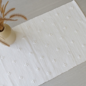 Pequeña alfombra de perlas blancas tejida a mano, alfombra de baño, alfombra junto a la cama, alfombra para niños, alfombra portuguesa, alfombra geométrica, alfombra blanca, tapis blanc, weißer Teppich. imagen 7