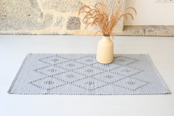 Small handwoven gray rug, bathroom rug, grey geometric rug, Farmhouse decor, recycled rug, mother gift, kitchen rug, tapis en coton