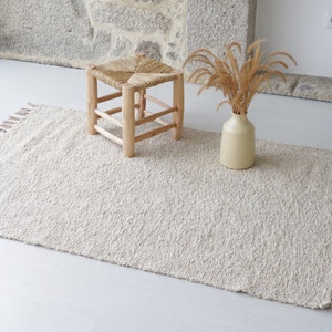 Medium handwoven beige rug 100x150 cm bedroom rug, kids rug, bohemian rug, machine washable rug, beige cotton rug, living room rug