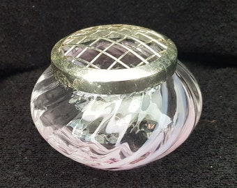 Sweet little twisted glass rose bowl holder with a nice pale pink swirl