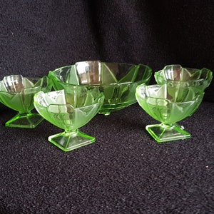Vivid green glass art deco style vintage serving bowl set of 1 large and 4 smaller footed dishes