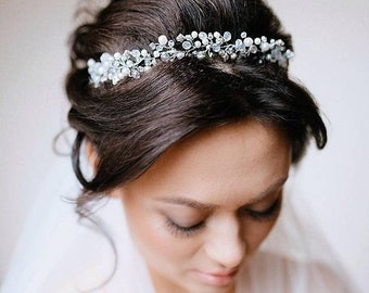 Pearl headpiece for wedding, Bridal halo headband, Bridal hair piece, Wedding hair vine