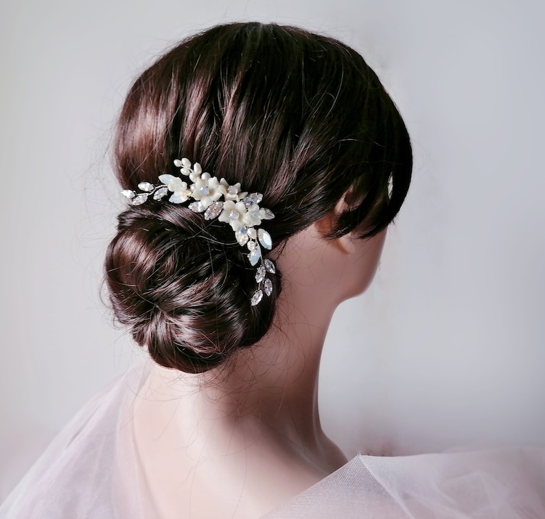 Pearl wedding comb for bride Hair comb Veil decoration Opal vine hair piece Floral hair vine